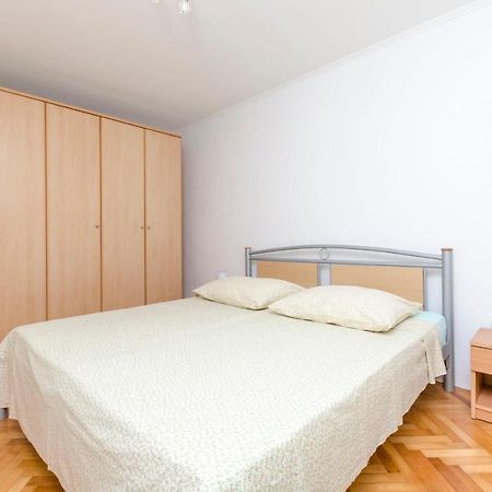 Apartments Dasa Примоштен Экстерьер фото