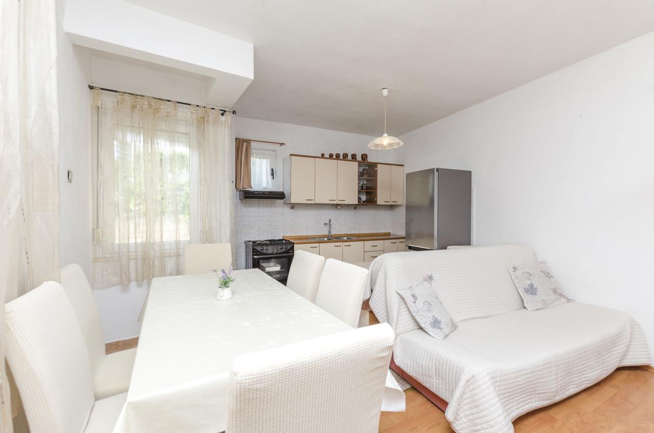 Apartments Dasa Примоштен Экстерьер фото